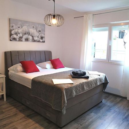 Family Friendly Apartments With A Swimming Pool Supetarska Draga - Donja, Rab - 2019 Extérieur photo