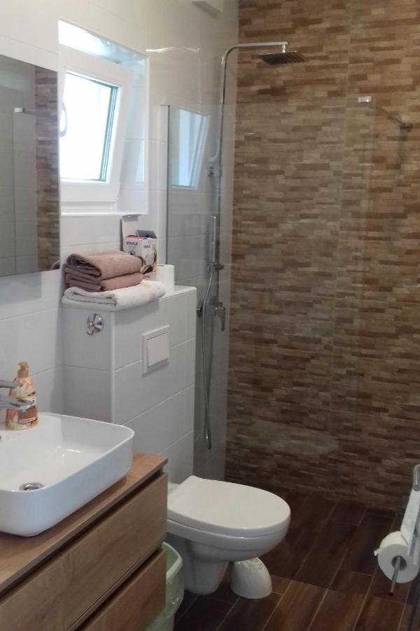 Family Friendly Apartments With A Swimming Pool Supetarska Draga - Donja, Rab - 2019 Extérieur photo