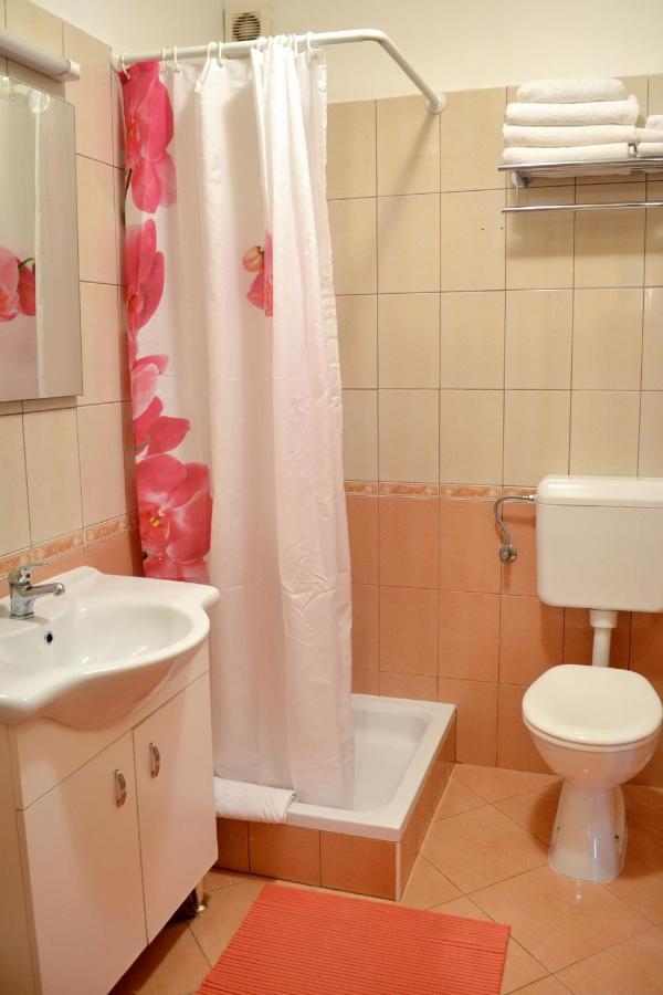 Family Friendly Apartments With A Swimming Pool Supetarska Draga - Donja, Rab - 2019 Extérieur photo