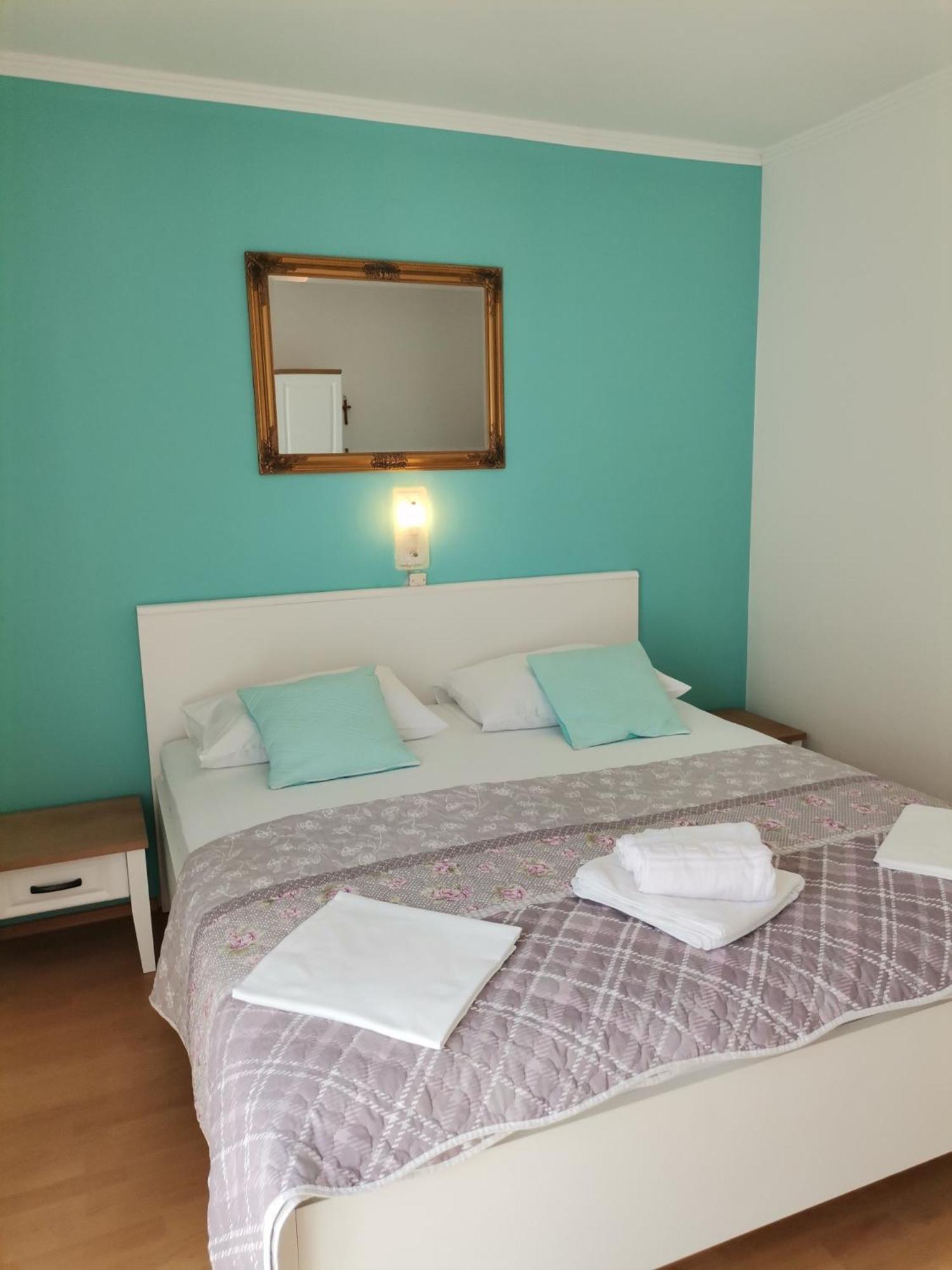 Family Friendly Apartments With A Swimming Pool Supetarska Draga - Donja, Rab - 2019 Chambre photo