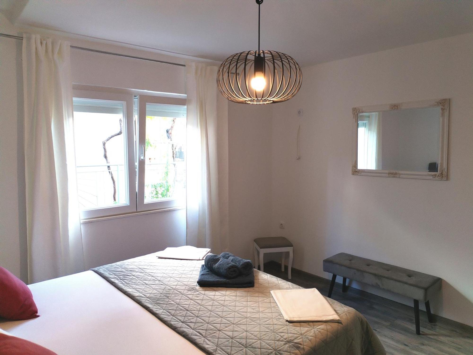 Family Friendly Apartments With A Swimming Pool Supetarska Draga - Donja, Rab - 2019 Chambre photo